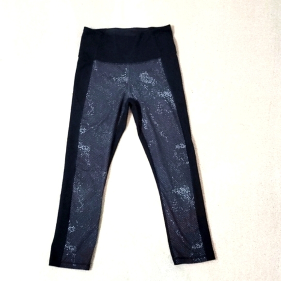 Under Armour Heat Gear Reptile Skin Print Capri Workout Exercise Leggings - Picture 1 of 8